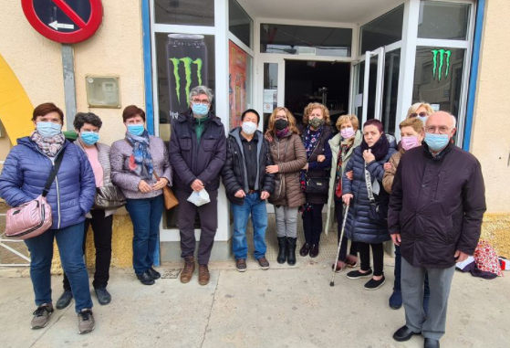 El desagradable grafiti en la persiana del bazar de&nbsp;Monzalbarba