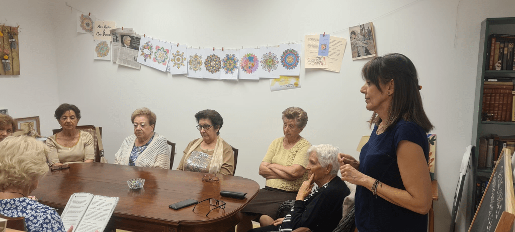 Concha Inspira a las Asistentes en el Salón Literario de Monzalbarba con un Taller de&nbsp;Memoria