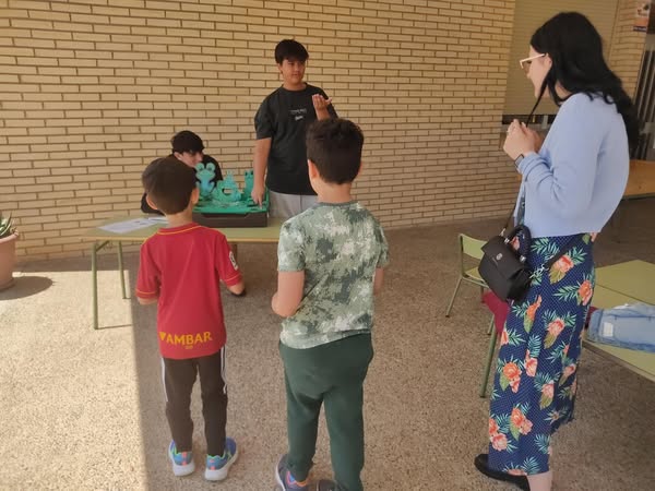 Hemos recibido a una profesora de letonia, que ha viajado con el programa erasmus+  para conocer  nuestro sistema educativo y el día a día de nuestro&nbsp;centro